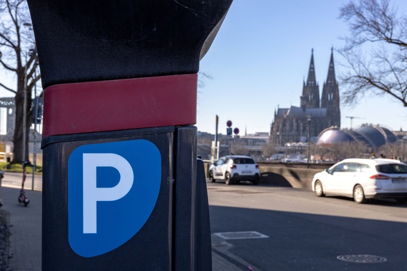 Die Parkkosten in Köln schaffen es auf unser Top-10-Ranking der teuersten Innenstadt-Parkplätze.