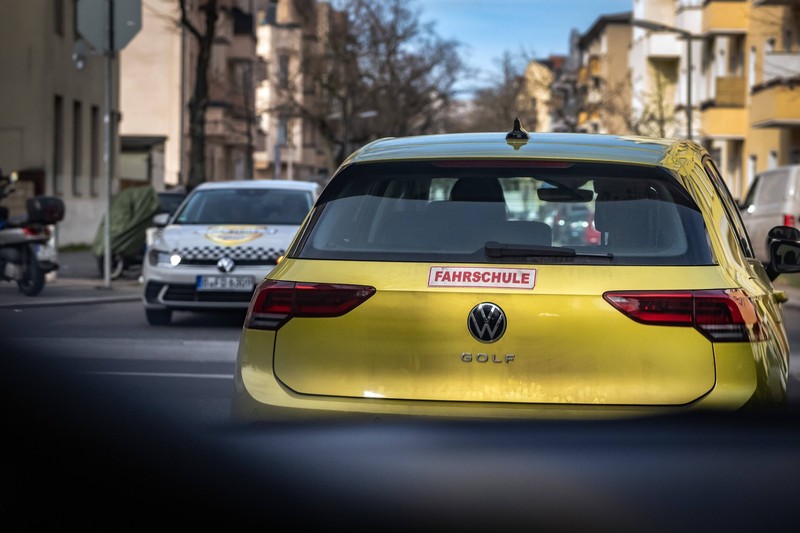 In Berlin gehören Stress, Zeitdruck und volle Straßen zum Theorie- und Praxisalltag