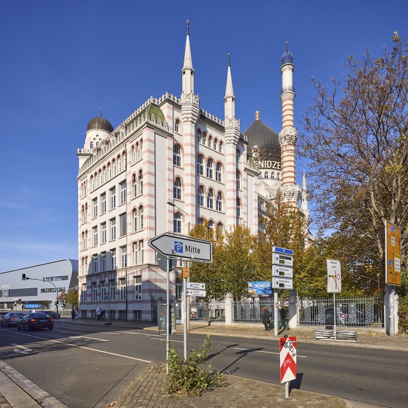 In Dresden sind die Parkplätze gut sichtbar ausgeschrieben.