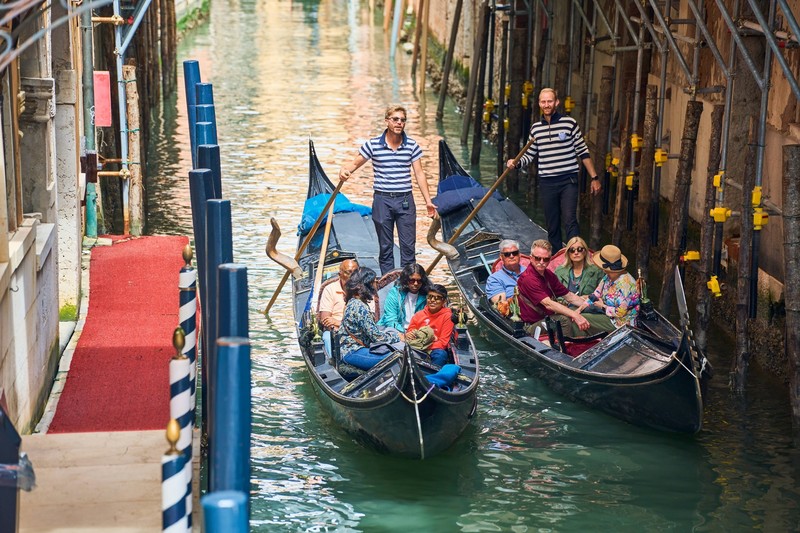 Die Altstadt von Venedig ist eine Stadt, die komplett ohne Autos auskommt.