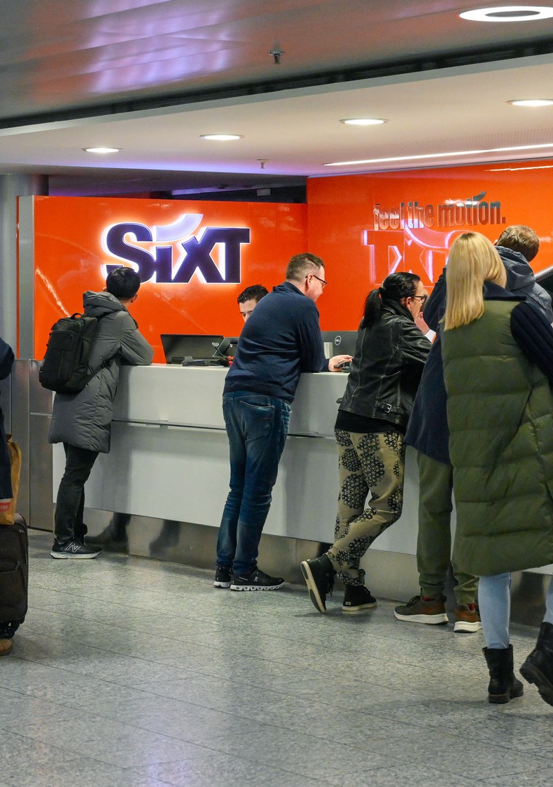 Wer ein Auto bei Sixt und Co leihen will, sollte an alle wichtigen Unterlagen denken.