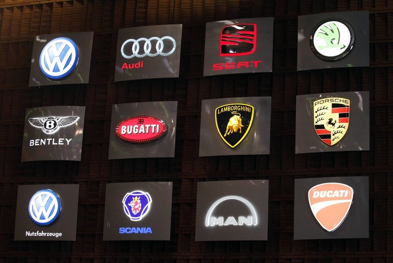 Es gibt viele bekannte Automarken, doch kennst du auch ihre Bedeutung?