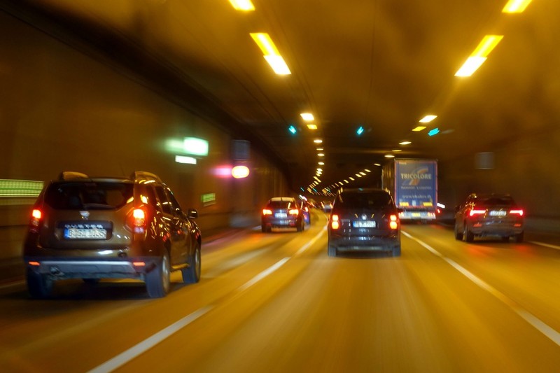 Im Tunnel gelten klare Regeln: Wenden gehört definitiv nicht dazu.