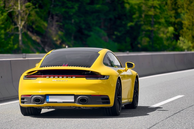 Ein Fahrer wurde mit seinem Porsche 911 in Italien wegen Raserei angehalten.