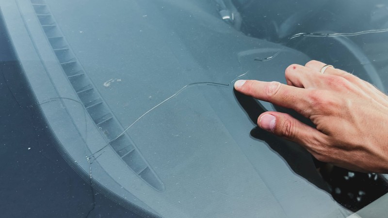 Durch Risse in der Scheibe dringt Feuchtigkeit ins Wasser.