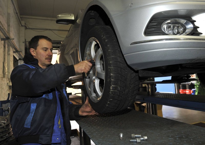 Die vernachlässigte Wartung eines Autos kann auch den Spritverbrauch beeinflussen.