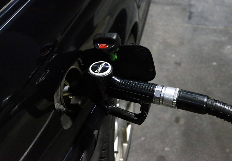 Bei den Gebühren musst du an der Tankstelle aufpassen.