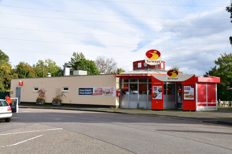 Der unscheinbare Eindruck der Raststätte trügt.