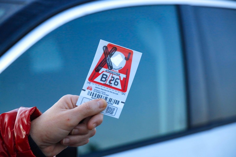 Viele verlegen ihr Maut-Ticket im Auto.