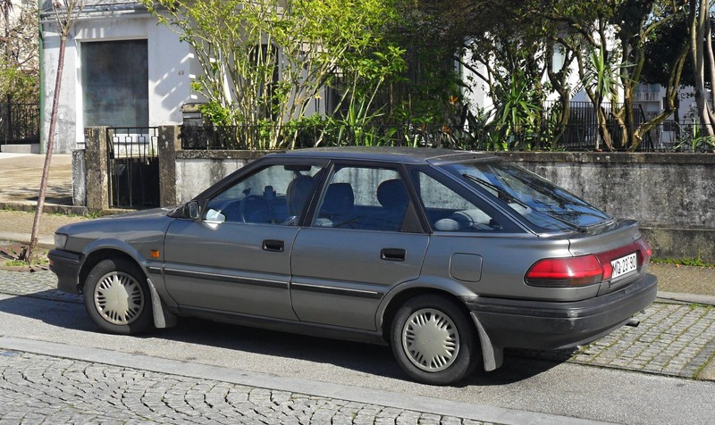 Achtung bei Bordsteinen. Das kann gefährlich für dein Auto werden.