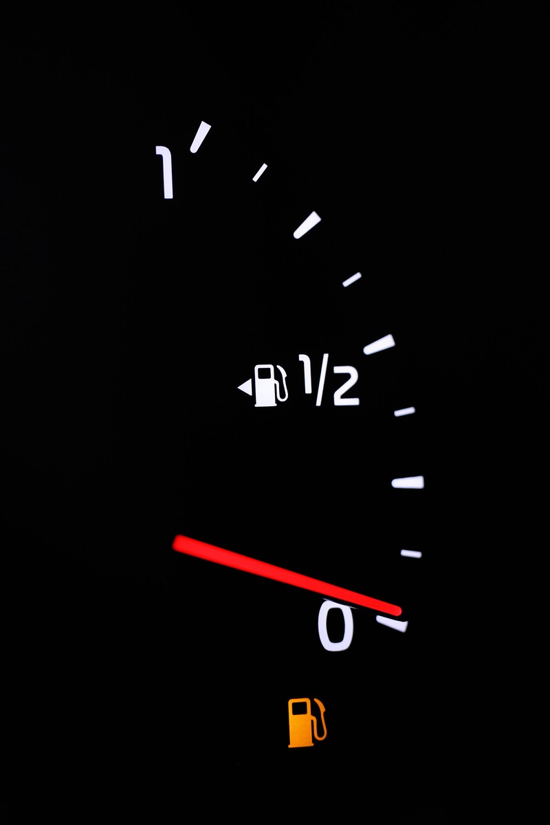 Du solltest nicht immer mit einem fast leeren Tank fahren.